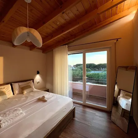 Sunset Aura Riverside & Pool Villa *