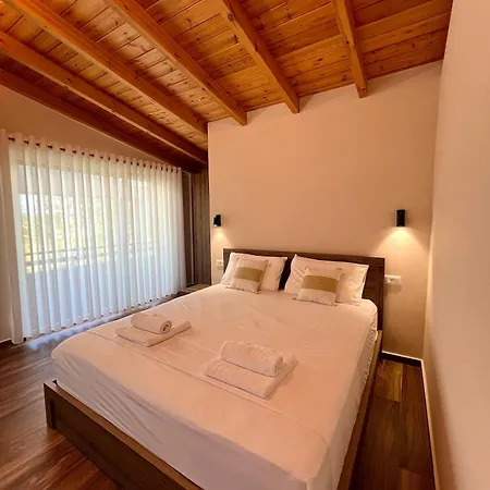 Sunset Aura Riverside & Pool Villa *
