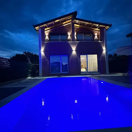 Sunset Aura Riverside & Pool *